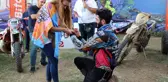 Herkes şampiyonluk kupasını kaldırmasını beklerken diz çöktü