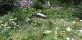 OTOMOBİL 25 METRE UÇURUMDAN YUVARLANDI: 1 YARALI
