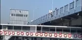 TIK UĞRUNA CANINI HİÇE SAYDI; GALATA KÖPRÜSÜ'NDEN GEMİYE ATLADI