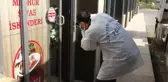 4 RESTORANA GİREN HIRSIZLIK ŞÜPHELİSİ, BULDUĞUNU ALIP GÖTÜRDÜ