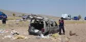 HAFİF TİCARİ ARAÇ ŞARAMPOLE DEVRİLDİ: 1 ÖLÜ, 4 YARALI
