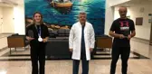 Başhekim Prof. Dr. Recep Demirhan'dan Buse Naz Çakıroğlu'na plaket