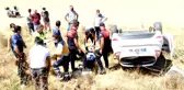 Otomobil tarlaya uçtu: 2 yaralı