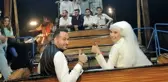 Düğünden sonra uçan sandalyenin altında buluştular