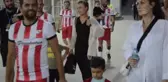 KIRKLARELİ - Kadına yönelik şiddete dikkati çekmek için sahaya eşleriyle çıktılar