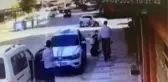 Otomobil ile çarpışan elektrikli motosikletteki iki kişinin yaralanma anı güvenlik kamerasına yansıdı