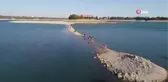 Barajın suları çekildi, adaya yürüyerek gittiler