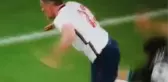 Yardım maçında Carragher'dan Türk TV yıldızı Kemal Çetinay'a acımasız tekme