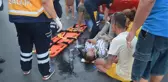 Caddede yaşanan kaza için ambulans çağırdı, olay yerine gidince yaralanın kendi karısı olduğunu gördü