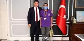 Örnek temizlik işçisi, Başkan Tören tarafından ödüllendirildi