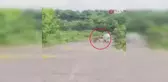 Hindistan'da yolda yürüyen yaşlı adama sırtlan saldırdı