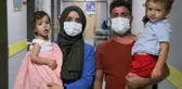 Karın duvarında keseyle doğan Hiranur bebek 4 saat süren ameliyatla hayata tutundu