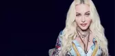 63 yaşındaki Madonna, yatakta üstsüz pozuyla gündeme bomba gibi düştü