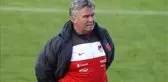 Bir dönem Fenerbahçe ve A Milli Takım'ı çalıştıran Guus Hiddink, 74 yaşında teknik direktörlüğü bıraktı