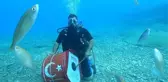 Bu da çılgın davulcu: Havada, karada ve denizin altında davul çaldı