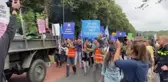 Hollanda'da etkinlik ve eğlence sektörünün tekrar açılması için Kovid-19 önlemleri protesto edildi