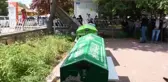 Son dakika... Öksüz kalan iki kardeş, trafik kazasında ölen anne, baba ve kardeşlerini gözyaşlarıyla uğurladı