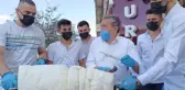 DONDURMAYI CAĞ KEBABI GİBİ KESİP İKRAM ETTİLER