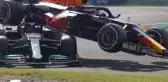 Formula 1'de tarihi kaza! Max Verstappen, Lewis Hamilton'ın üstüne çıkınca iki pilot da yarış dışı kaldı