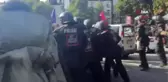 Münih polisinden Uluslararası Otomobil Fuarı'nı protesto eden çevrecilere gazlı müdahale