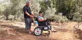 Doğuştan yürüme engelli Mehmet yol istiyor