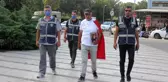 Elinde kızının fotoğrafı, sırtında Türk Bayrağı ile Ankara'ya yürüyor