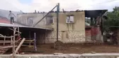 Evi, ahırı ve samanlığı yanan kadın gözyaşlarına hakim olamadı