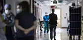 Pandeminin bitmesini bekleyenlere kötü haber! Bilim insanları 