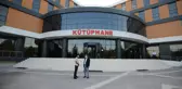 İnşaatında çalıştığı kütüphaneye doktor adayı olarak geliyor