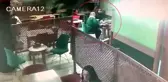 İnternetten tanıştığı kadının önce parasını çaldı, sonra hesabı ödeyip kaçtı... O anlar kamerada