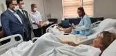 Ukrayna'nın Antalya Konsolosu Rustamov, kazada yaralanan turistleri hastanede ziyaret etti