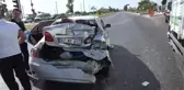 Kırmızı ışıkta bekleyen otomobile kamyon çarptı, şoför isyan etti: 