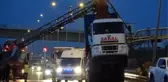 LAPSEKİ'DE KONTEYNER TAŞIYAN VİNÇ, PLAKA TANIMLAMA SİSTEMİNE ÇARPTI