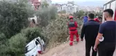 Dereye düşen araçta sıkışan kadın kurtarıldı
