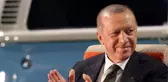 Gençlerden Cumhurbaşkanı Erdoğan'a Ahmet Kaya sürprizi! Alan bir anda o şarkıyla inledi