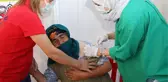 Korktuğu için aşı olmayan 65 yaşındaki nine ile hemşire arasındaki diyalog herkesi güldürdü