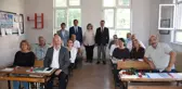 Yıkılacak okullarına veda için 40 yıl sonra bir araya geldiler