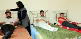 4 ENGELLİ ÇOCUĞUNA HEM ANNELİK HEM DE BABALIK YAPIYOR
