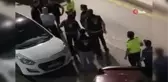 Alkollü baba polislerle tartışıp, lastiği patlak araçla çocuklarını da alıp böyle kaçtı
