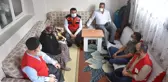 Sağlık ekipleri aşılama için kapı kapı dolaşıyor