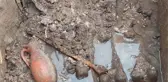 Yol yapımı çalışmasında lahit bulunan alandaki çalışmalar sürüyor