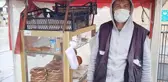 Yok artık dedirtecek hırsızlık! Gözlerine kestirdikleri simitçinin, krem peynir ve meyve sularını çaldılar