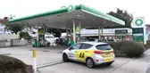 İngiltere'de benzin krizi: Nakliye aracı sürücüleri petrol istasyonlarına akın etti