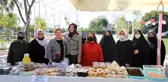 'Nar Kadınları' Ninelerle birlikte el emeklerini satışa çıkardı