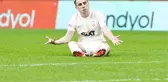 Göztepe maçındaki performans, G.Saray taraftarının sabrını taşırdı! Futbolcular yerden yere vuruluyor