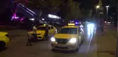 Yarış yaptığı ileri sürülen otomobilin çarptığı kişi yaralandı