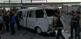 Tır kavşakta minibüs ve otomobiller çarpıştı, 4 kişi yaralandı