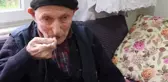 110 yaşındaki Dursun Ali dede uzun yaşamın sırrını her gün yediği bir kaşık tereyağına bağlıyor