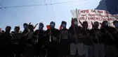 Yunanistan'da öğrenciler üniversitelerin açılması için sokaklara döküldü