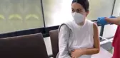 8 aylık hamile Bergüzar Korel, ikinci doz aşısını yaptırdı